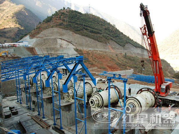 研磨機(jī)現(xiàn)場工作圖 研磨機(jī)現(xiàn)場工作圖