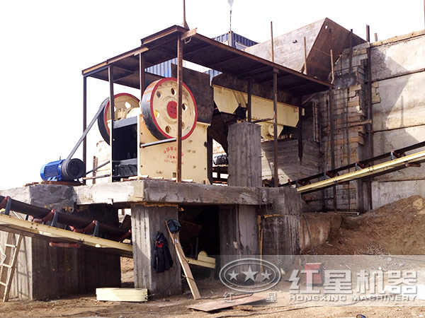 山東顎式破石機客戶現(xiàn)場 山東顎式破石機客戶現(xiàn)場