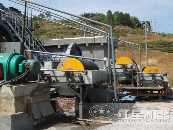 1024干式磁選機的加工現(xiàn)場 1024干式磁選機的加工現(xiàn)場