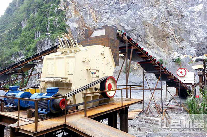 反擊式破碎機現場作業(yè)圖 反擊式破碎機現場作業(yè)圖