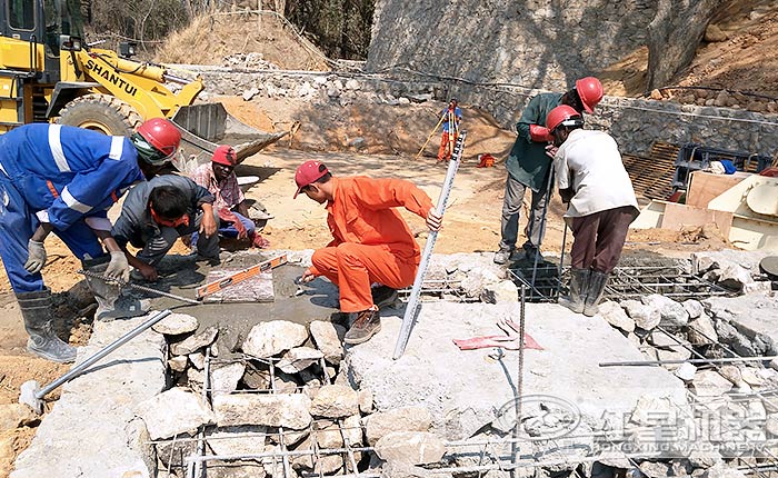 紅星機器為客戶安裝設備 紅星機器為客戶安裝設備