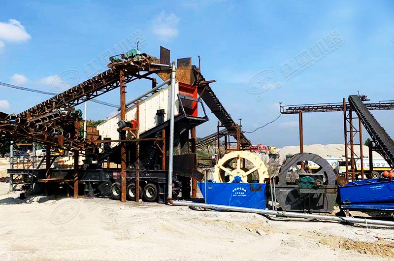環(huán)保型河卵石制砂機加工現(xiàn)場