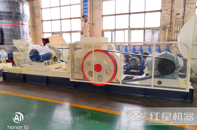 對輥式制砂機(jī) 對輥式制砂機(jī)