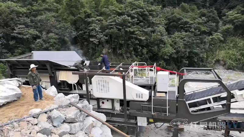 移動(dòng)式建筑垃圾處理生產(chǎn)線現(xiàn)場